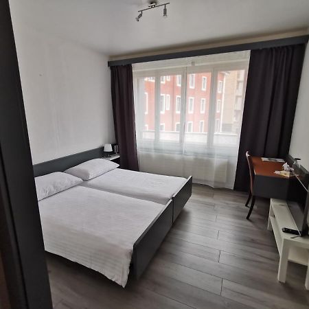 לה שו דה פו Hotel Fleur-De-Lys מראה חיצוני תמונה
