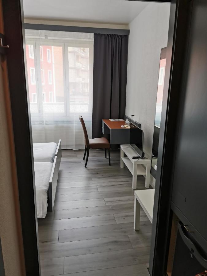 לה שו דה פו Hotel Fleur-De-Lys מראה חיצוני תמונה