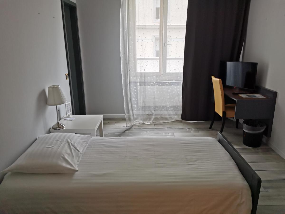 לה שו דה פו Hotel Fleur-De-Lys מראה חיצוני תמונה