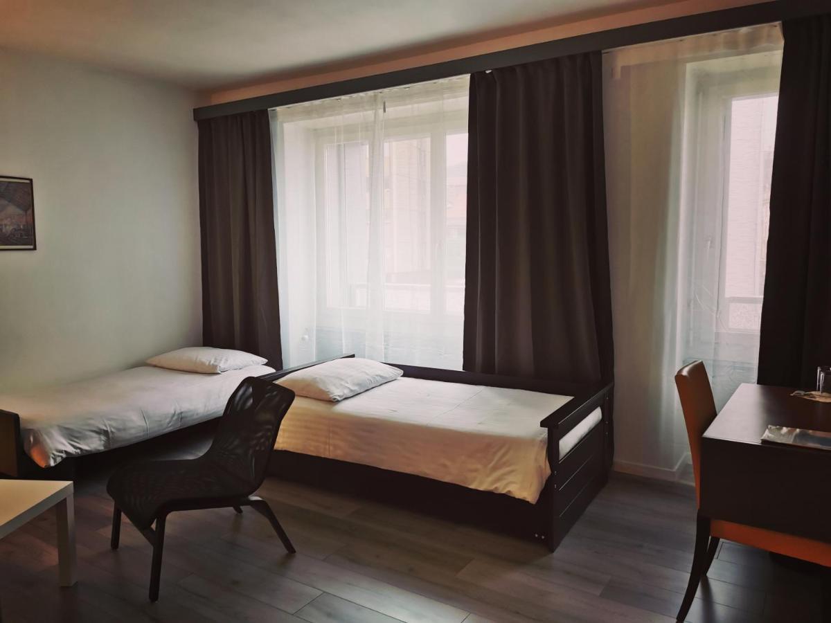 לה שו דה פו Hotel Fleur-De-Lys מראה חיצוני תמונה