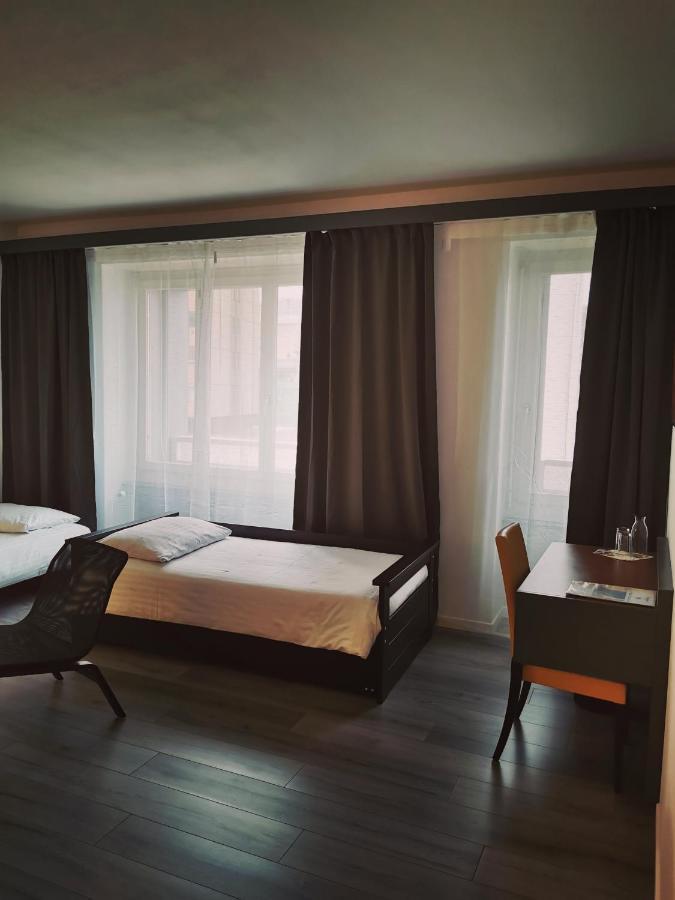 לה שו דה פו Hotel Fleur-De-Lys מראה חיצוני תמונה