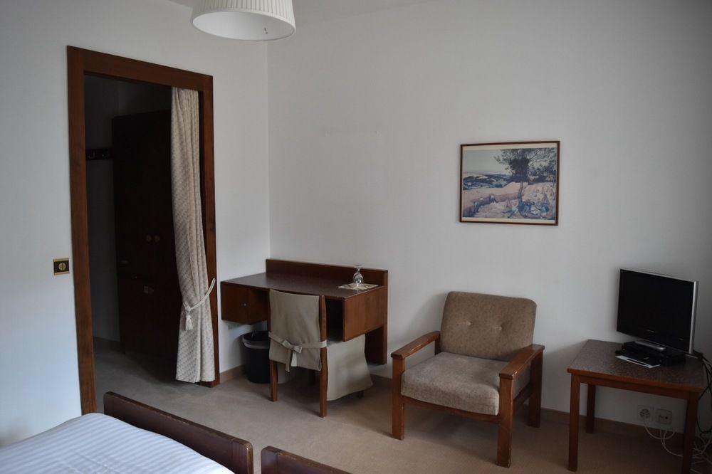 לה שו דה פו Hotel Fleur-De-Lys מראה חיצוני תמונה