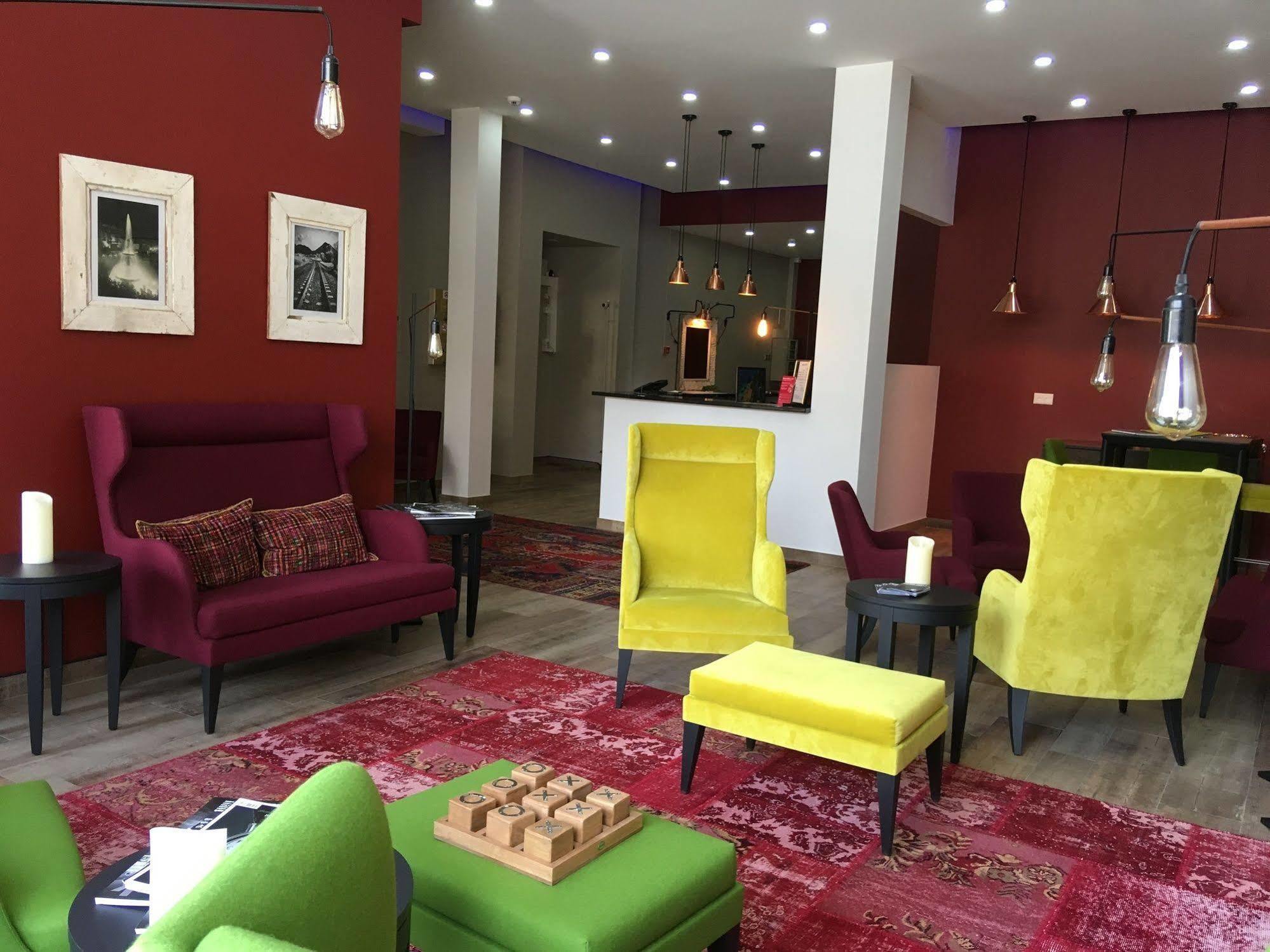 לה שו דה פו Hotel Fleur-De-Lys מראה חיצוני תמונה