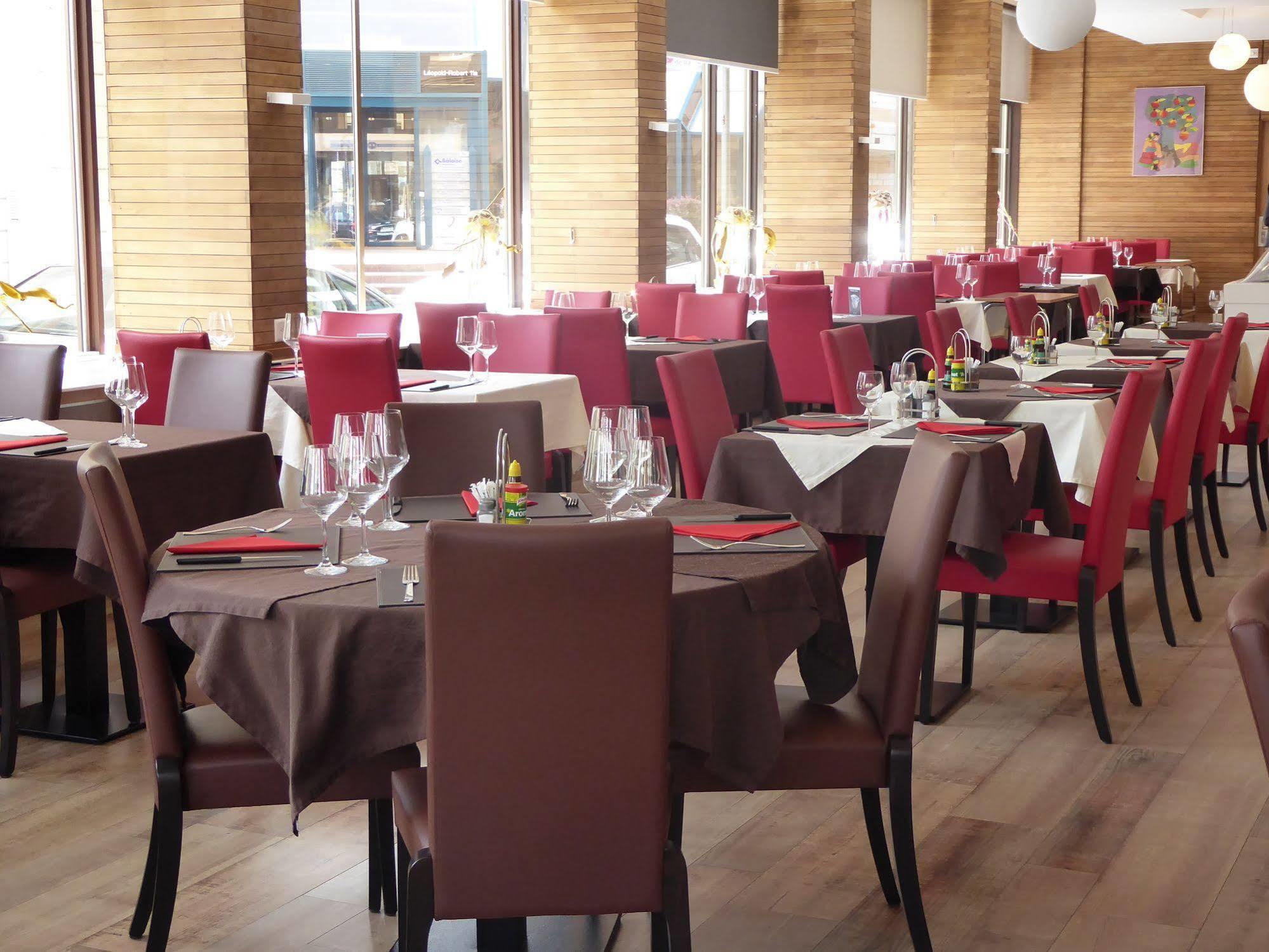 לה שו דה פו Hotel Fleur-De-Lys מראה חיצוני תמונה